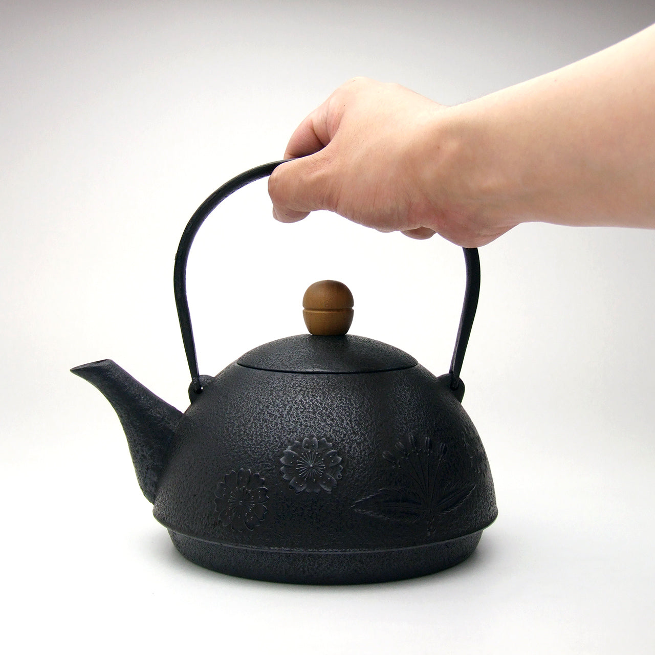 南部鉄瓶｜はるか – 有限会社薫山工房