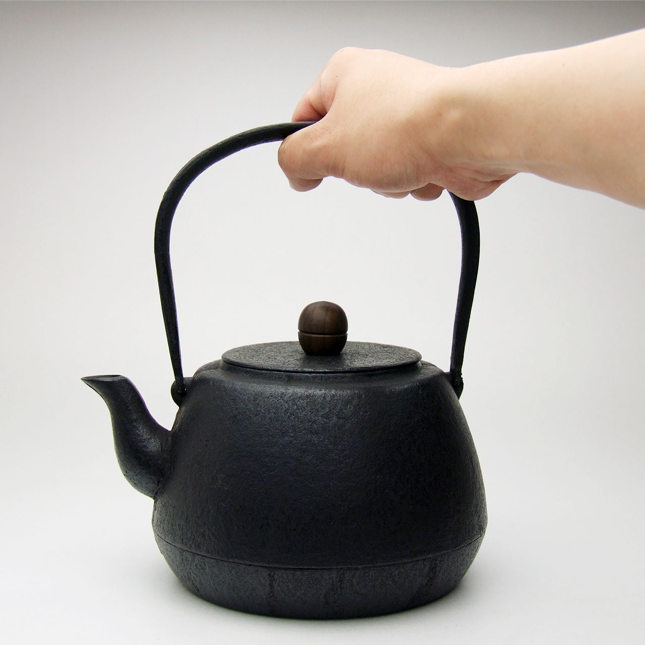 南部鉄瓶｜ここのえ 肌 1.4L – 有限会社薫山工房