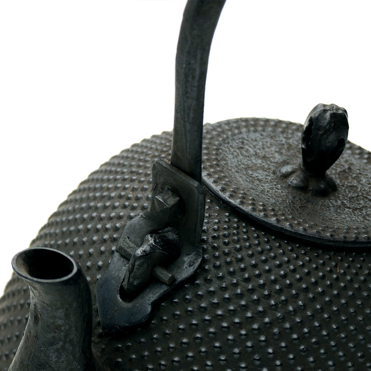 南部鉄瓶｜南部型 霰 1.0L – 有限会社薫山工房