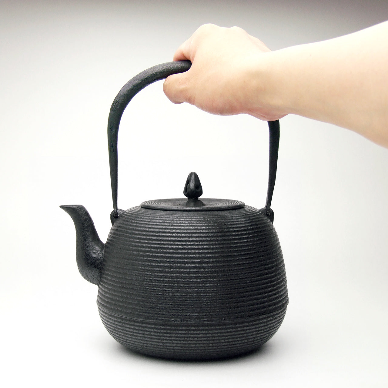 時代古美術　三越製　小ぶり　棗形　鉄瓶　銅蓋　煎茶　茶道具 水漏れない 時代古美術 三越製 小ぶり 棗形 鉄瓶 銅蓋 煎茶 茶道具 水漏れ