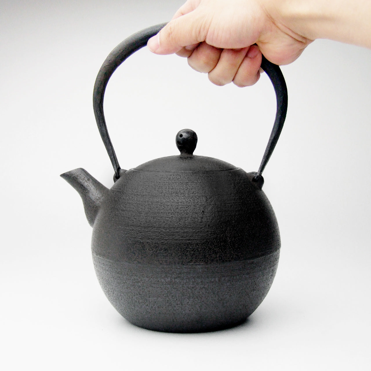 南部鉄瓶｜新珠型 糸目 1.3L – 有限会社薫山工房