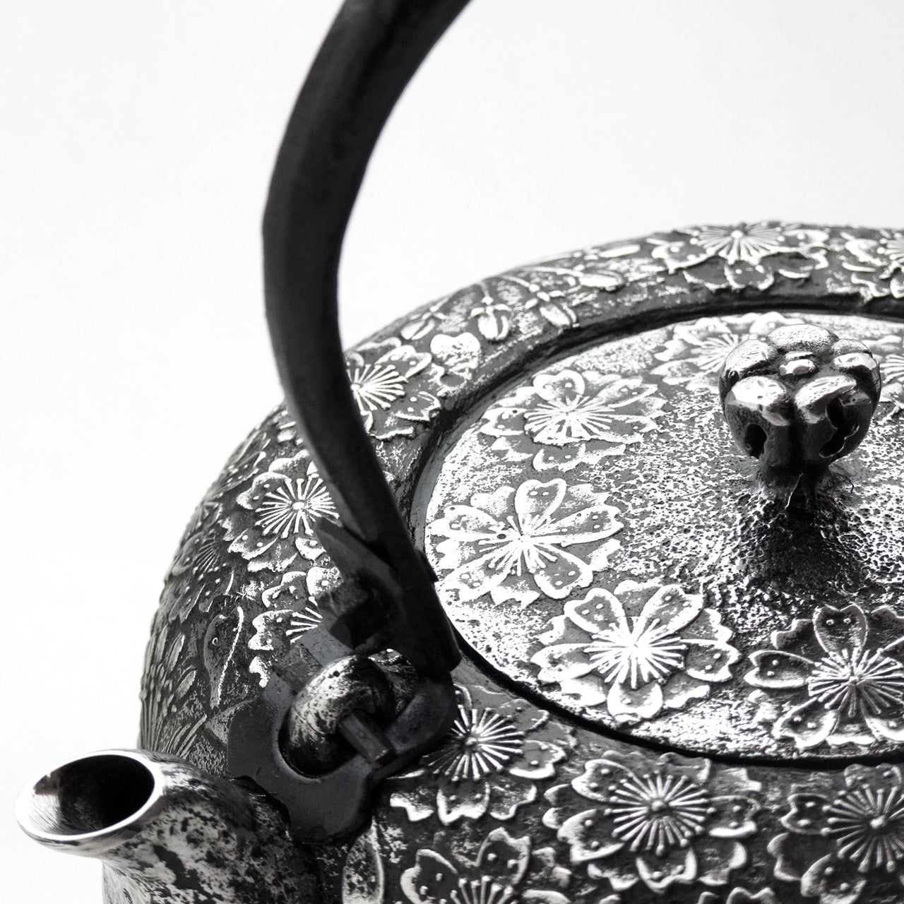 南部鉄瓶｜鉄鉢型（砂鉄）桜　1.4L