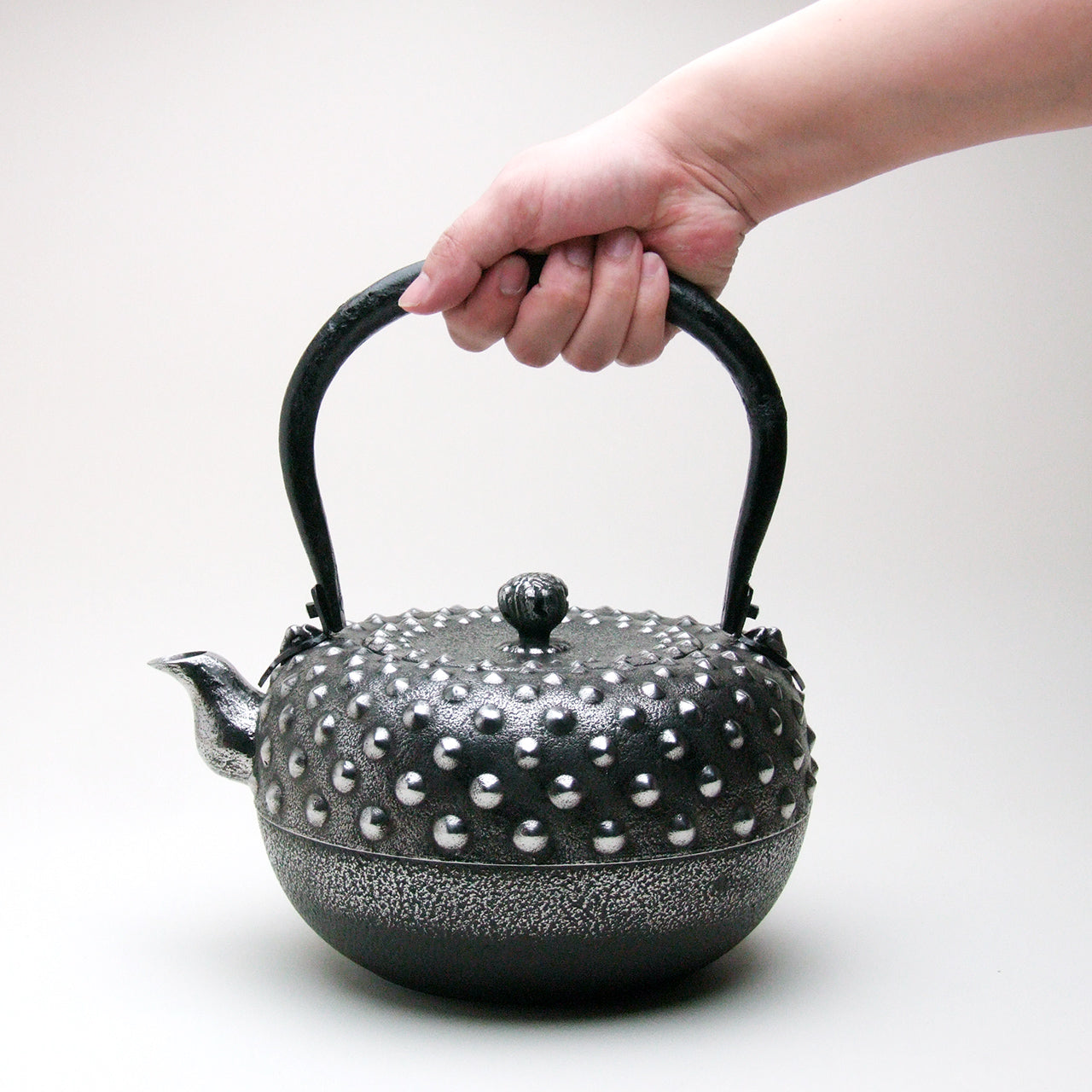 南部鉄器　砂鉄　鉄瓶 南部鉄器 砂鉄製鉄瓶 | 鉄鉢型 中霰 | 1.8L | 薫