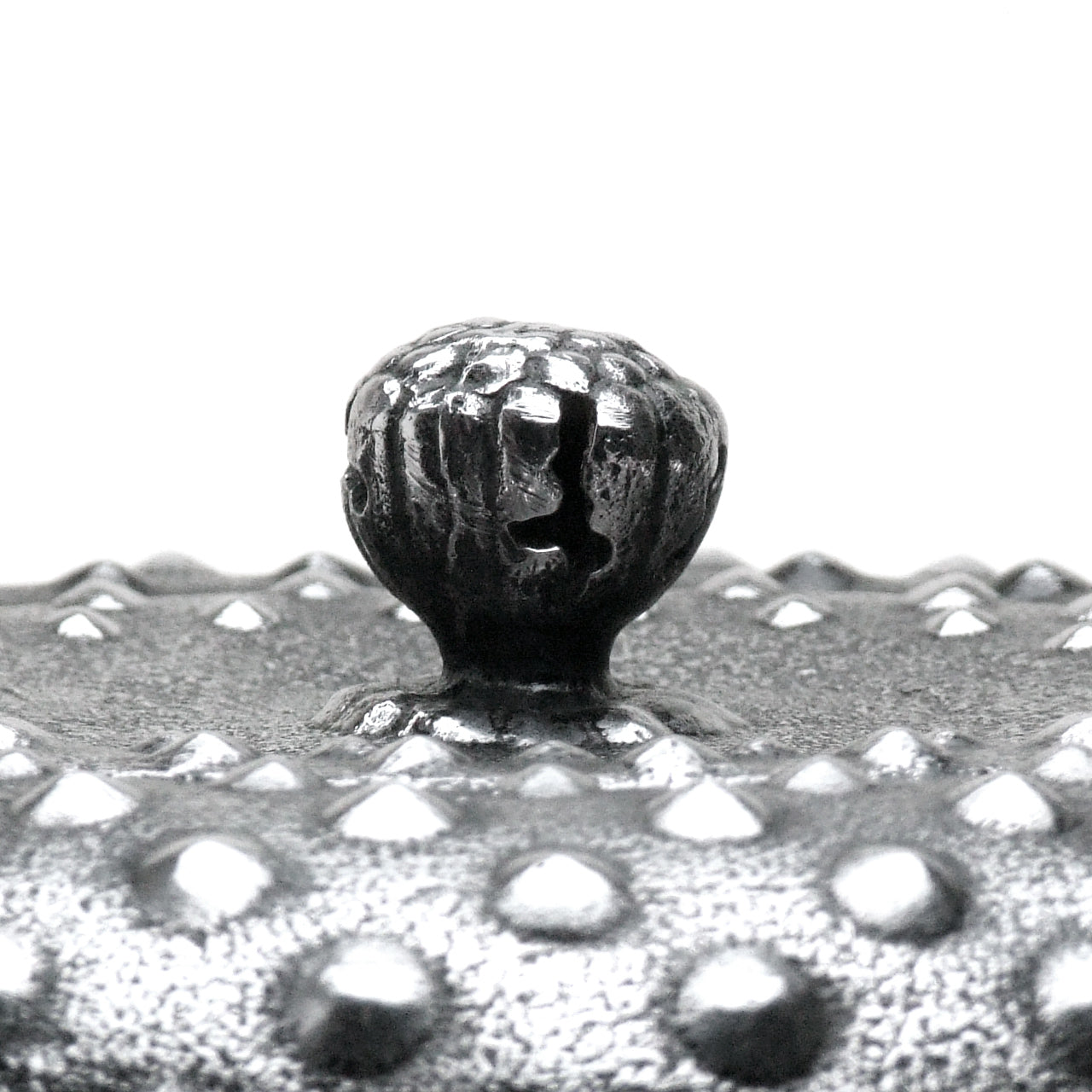 南部鉄瓶｜鉄鉢型（砂鉄）鬼霰　2.7L